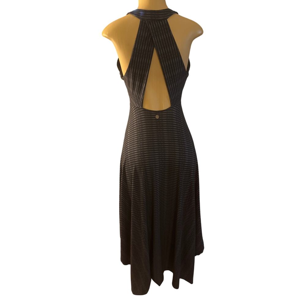 Elegant Black Sleeveless Dress - Picture 4 of 7
